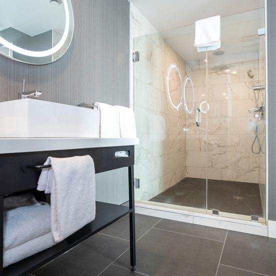 Sandman Signature Calgary Airport Hotel image 1