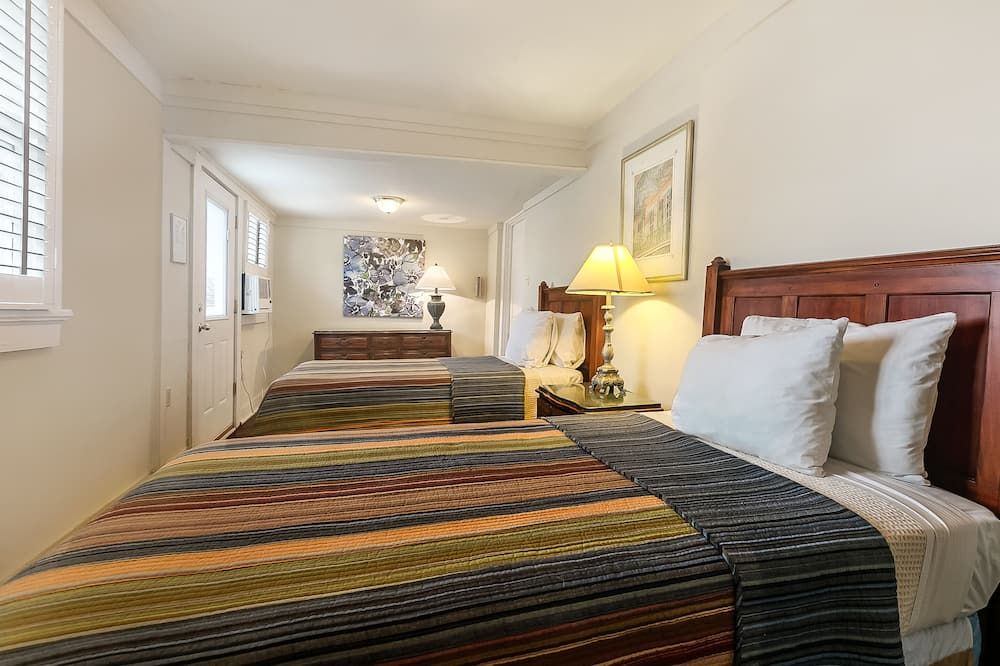 Walk to all the French Quarter attractions. A great space to enjoy NOLA - نيو اورليانز - غرفة نوم