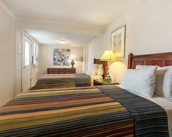 Walk to all the French Quarter attractions. A great space to enjoy NOLA - New Orleans - Bedroom