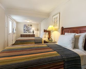 Walk to all the French Quarter attractions. A great space to enjoy NOLA - نيو اورليانز - غرفة نوم