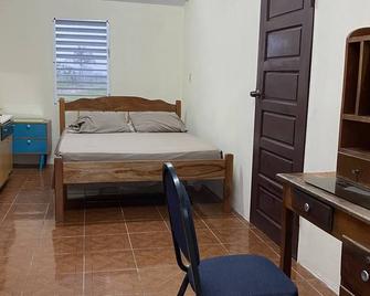 Entire Bungalow House near to Airport - For Long Term Stays - Ladyville - Bedroom