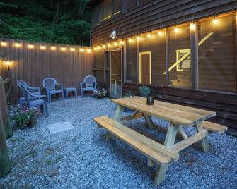 River Front Resort - Elkins - Patio