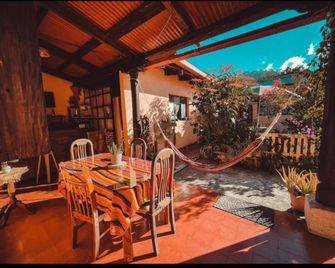 Hostal Morenos Antigua - Antigua Guatemala - Innenhof