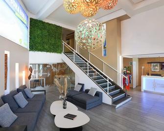 أوتل بوريفاج - نوميا - غرفة معيشة