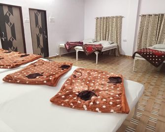 Chunmun Cottage - Pachmarhi - Bedroom