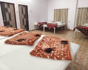 Chunmun Cottage - Pachmarhi - Bedroom