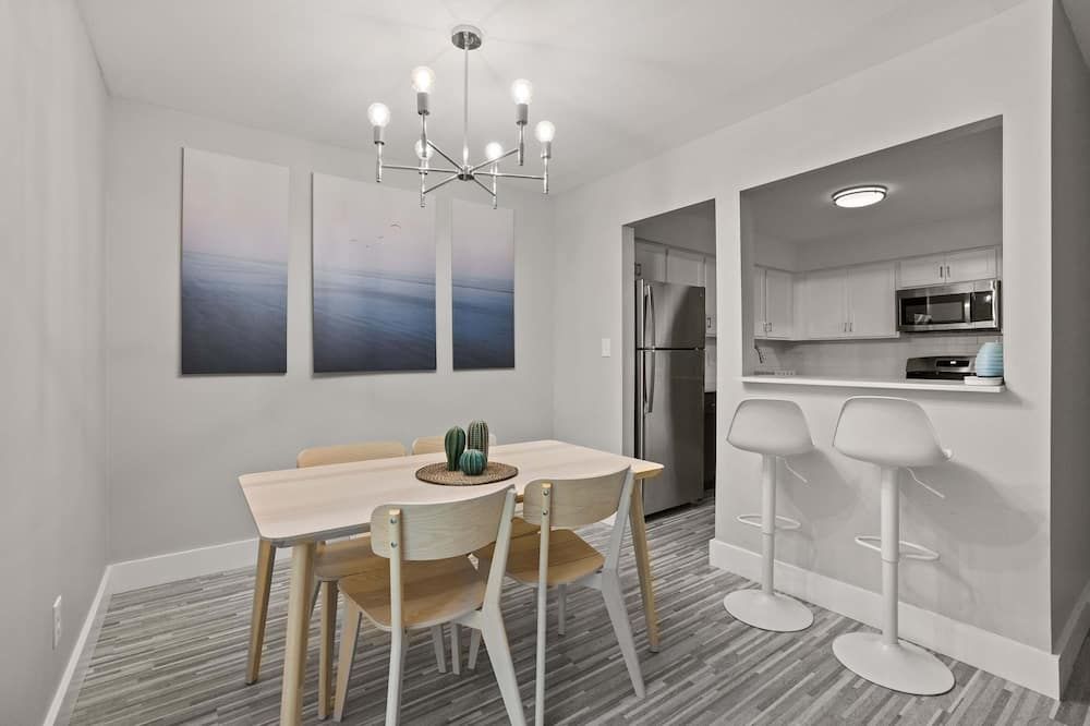 Comfy 2br 2ba Unit in Pime Location - Rochester Hills - Essbereich