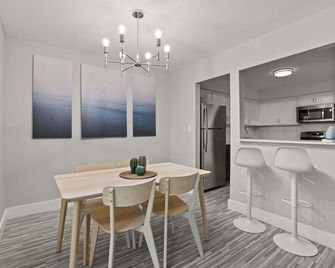 Comfy 2br 2ba Unit in Pime Location - Rochester Hills - Eetruimte