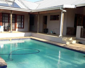 Jacaranda Guesthouse - Eshowe - Zwembad