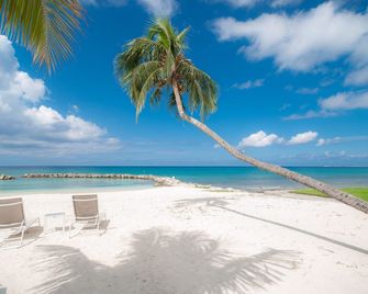 Resort Style Condo Complex On Seven Mile Beach--Sunset Cove 228 - George Town - Beach