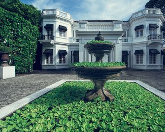 Mr & Mrs Smith Paradise Road Tintagel Colombo - Colombo