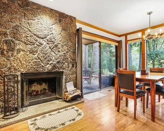 Salmon River Condo #5 - Welches - Dining room