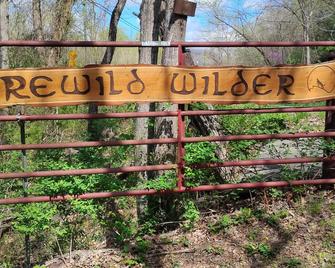 Magical cabin in the midst of a pawpaw patch on the bank of the Greenbrier River - Hinton - Balcón