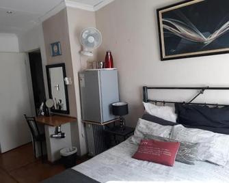 Serenity Guesthouse - Klerksdorp - Habitación