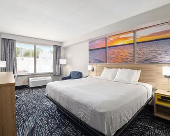 Days Inn & Suites by Wyndham Norton Shores/Muskegon - Muskegon Heights - Habitación