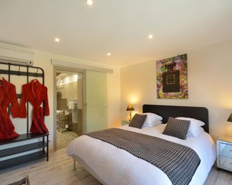 chambres d hotes Le Mas Julien piscine chauffée adult only - Orange