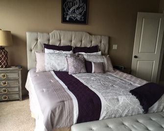 Beautiful Luxury Home with GREAT Views! Open for Christmas, don't miss out! - Rockaway Beach - Chambre