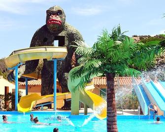 拉嘉恰度假酒店 - 阿札切納 - 阿爾扎凱納 - 游泳池