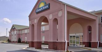 Days Inn & Suites by Wyndham Huntsville - Huntsville