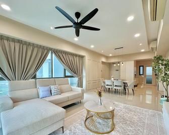 Iskandar Residences Nusajaya by Stayrene - Johor Bahru - Living room
