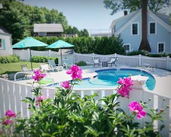 Carriage House Studio With Beautiful Pool In The Heart Of Ogunquit - Ogunquit - Piscine