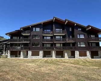 Appartement à Méribel, au pied des pistes, avec balcon et casier à skis - FR-1-355-137 - Les Allues - Building