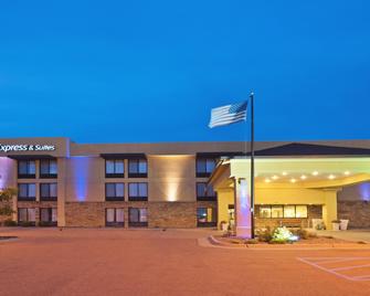 Holiday Inn Express Hotel & Suites Colby - Colby - Bygning