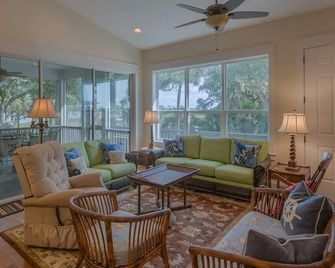 Camp Palms @ Indian Pass by Pristine Properties Vacation Rentals - Port St. Joe - Sala de estar