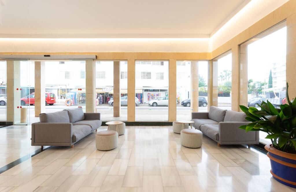 هوتل باليا لا روكا - بينالمادينا - ردهة