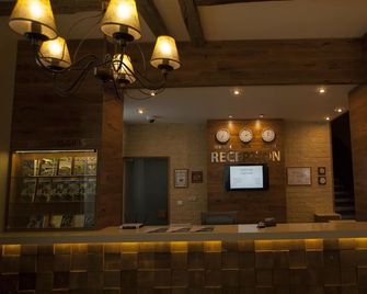 Family Hotel Saint George - Sofia - Front desk