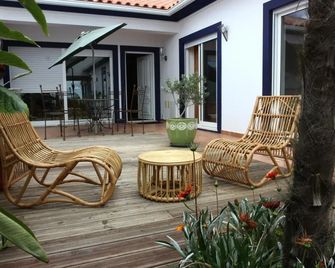 Tir Na Nog - Alfeizerão - Patio