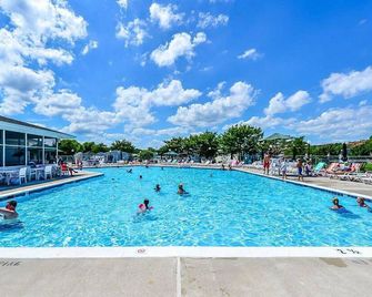 Comfortable cottage in gated community, 5 mins to OC and Assateague - Berlin - Pool