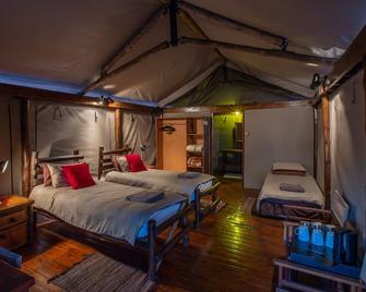 Iphofolo Lodge - Alldays - Habitación