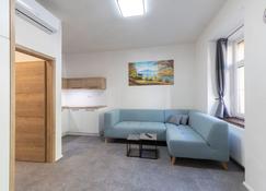 Apartsee Wellness Plzen - Plzeň - Sala de estar