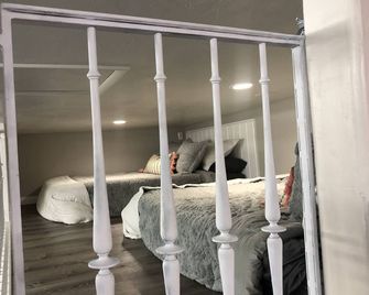 Stay & Play 5000 Sq. Gym, Custom Master & Loft! - Salina