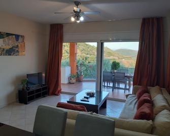 Olive Tree Apartments - Parga - Living room