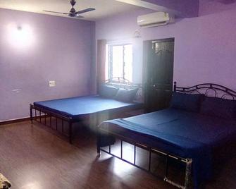 Vincent Guest House Goa - Baga - Bedroom