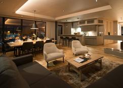 Aspect Luxury Apartments by H2 Life - Kutchan - Pokój dzienny