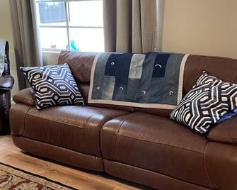 White Mountain Getaway - Eagar - Living room