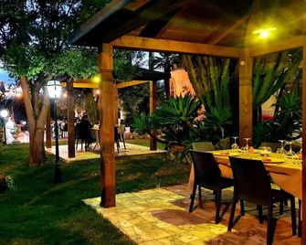 Hotel Ristorante L'Orizzonte - Le Castella - Patio