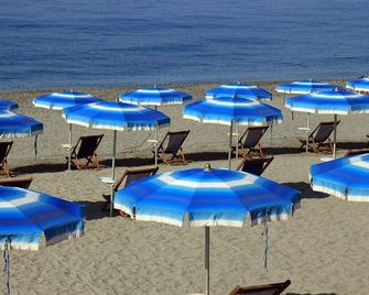 Hotel Bagni Arcobaleno - Deiva marina - Strand