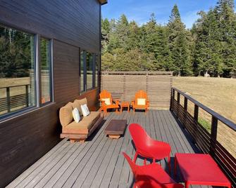 Bauhaus-Ocean View Mid Century Modern Gem On 10 Private Acres - Little River - Balcony