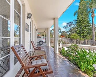 Kozyguru | Thornleigh | Charming Two-Bed Townhouse - Thornleigh - Balcón