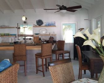 Oceanfront- Andros Retreat -Fresh Creek-4br - Andros Town - Dining room
