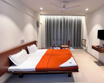 Hotel Sumanchandra Suites - Nashik - Habitación