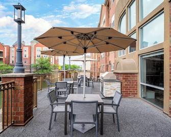 Residence Inn by Marriott Indianapolis Downtown on the Canal - Indianapolis - Patio