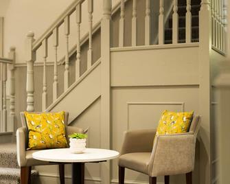 Rufford Arms Hotel - Ormskirk - Living room
