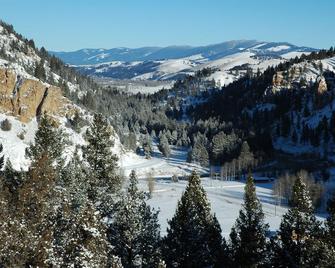 The\' Eaglesnest\' Is A High End Cabin Over Looking Rock Creek. - Philipsburg - Vista del exterior