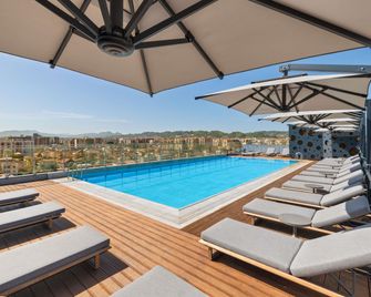 Mercure Tirana - 地拉那 - 游泳池