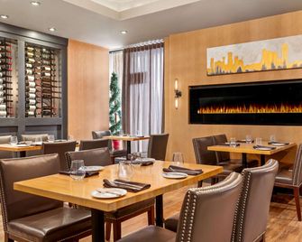 Ramada Plaza by Wyndham Niagara Falls - ניאגרה פולס - מסעדה